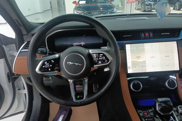 Used Jaguar XFL 2024 2.0T P300 Four-Wheel Drive Flagship Sport Gold Edition
