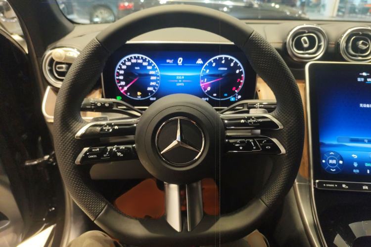 Used Mercedes-Benz GLC 2025 Refreshed GLC 300 L 4MATIC Dynamic Version 5 Seats Steering Wheel
