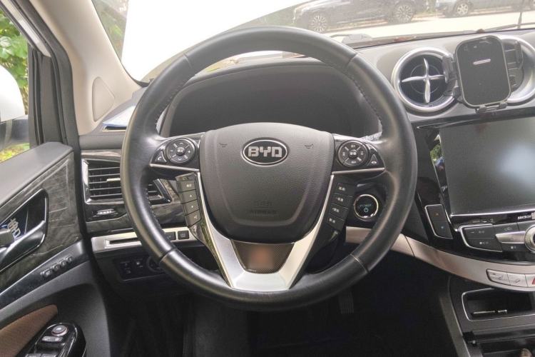 Used BYD Tang New Energy 2015 2.0T Four-Wheel-Drive Flagship Model
