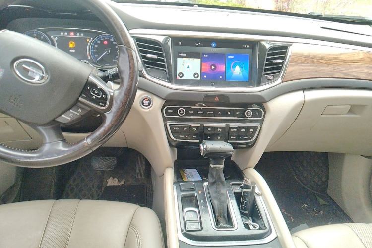 Used GAC Trumpchi GS8 2017 320T Two-Wheel Drive Luxury Smart Connectivity Version (7 Seats) Center Console