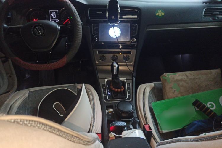 Used Volkswagen Golf 2015 1.4TSI Automatic Comfort Model Center Console