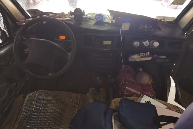 Used Wuling Zhiguang 2015 1.2L Practical LS-I Model Center Console