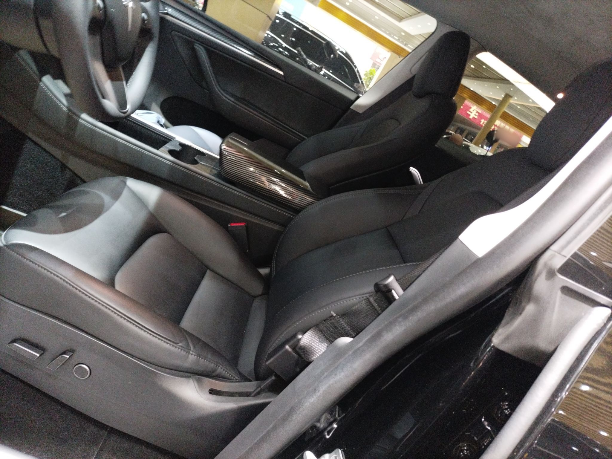 Переднее сиденье в автомобиле