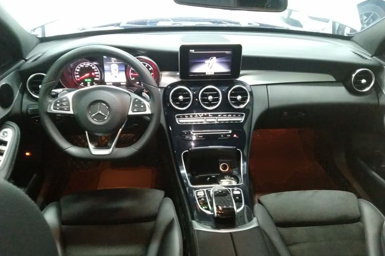 Used Mercedes-Benz C-Class 2018 C 200 Sport Edition Center Console