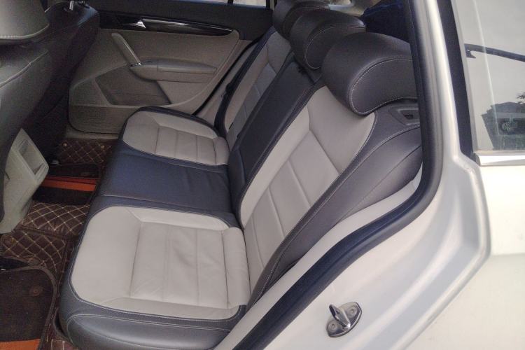 Used Volkswagen Gran Lavida 2013 1.6L Manual Comfort Model
