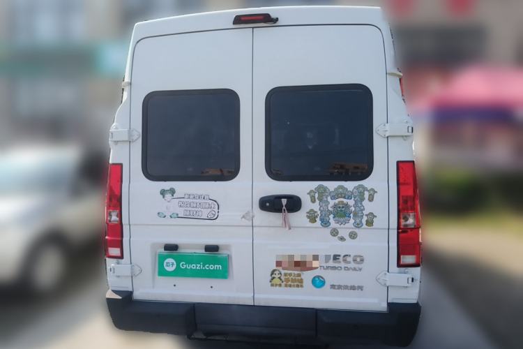 Used Iveco Daily 2023 2.5T A37M1 Long Wheelbase Mid-Roof Dual-Tire Side-Sliding Doors 5-9 Seats
