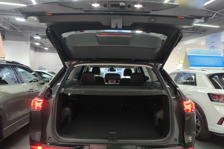 Used Volkswagen Tavendor 2023 380TSI Four-Wheel Drive R-Line Cruise Edition Trunk