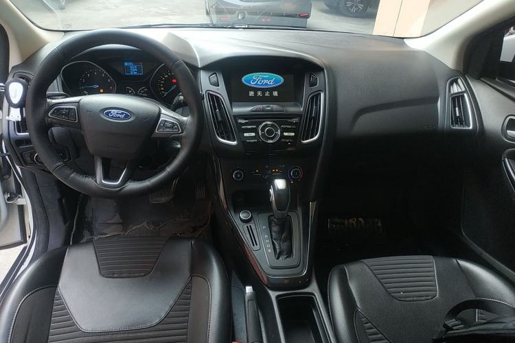 Used Ford Focus 2018 Hatchback Classic 1.6L Automatic Trendy SmartDrive Edition Center Console