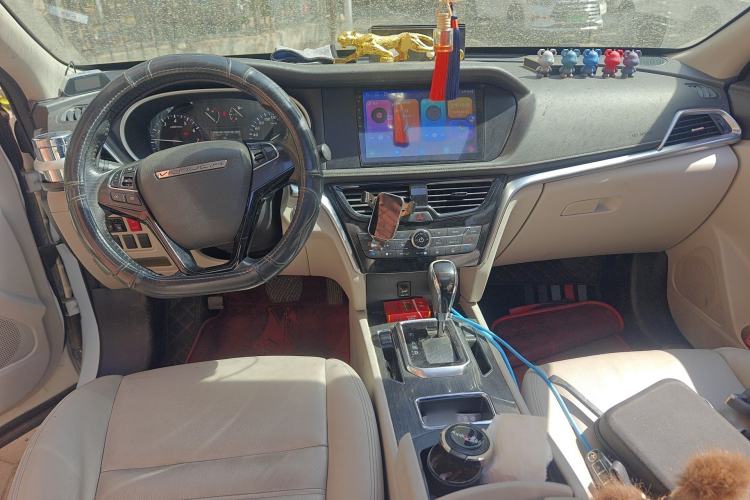 Used Venucia T90 2017 2.0L CVT Smart Edition Center Console