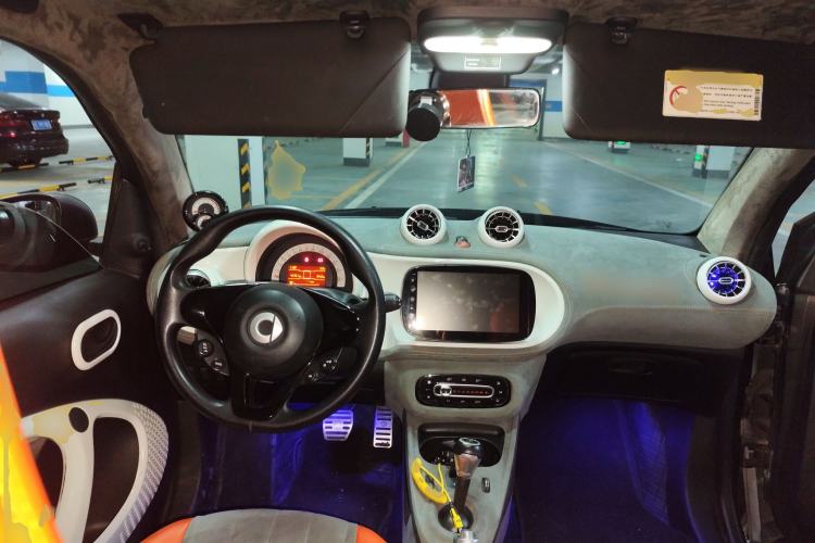 Used smart fortwo 2015 1.0L 52 kW hardtop Dynamic version
