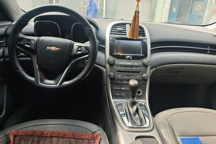 Used Chevrolet Malibu 2014 2.0L Automatic Luxury Edition Center Console