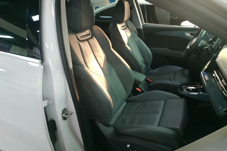 Used Audi Q5 e-tron 2023 40 e-tron Starry Edition Luxury Package Right Front Seat