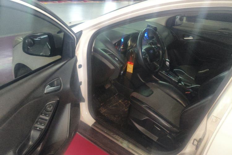 Used Ford Focus 2012 Hatchback 1.6L Automatic Fashion Edition
