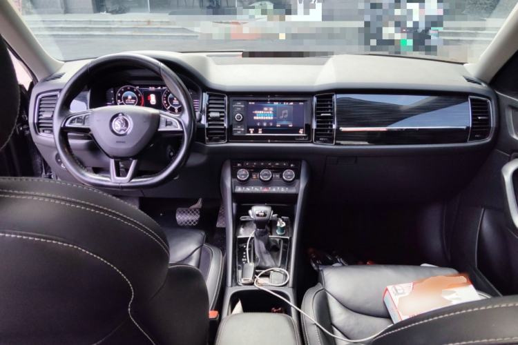 Used Skoda Kodiaq 2019 Facelifted TSI330 7-Seater Two-Wheel-Drive Luxury Enjoyment Edition China VI Standard Center Console