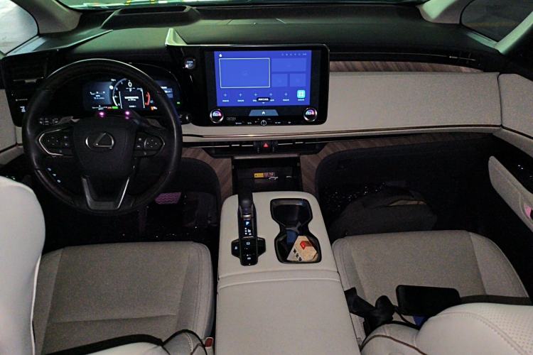 Used Lexus LM 2023 500h Six-Seater Prestige Edition