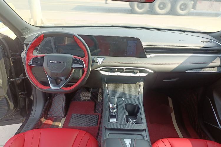 Used Venucia V 2022 260T Black Horse Edition · Idol Center Console