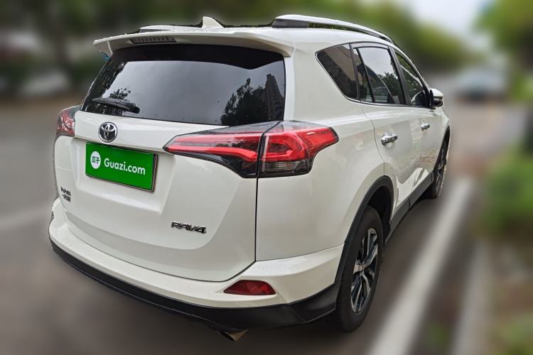 Used Toyota RAV4 2016 2.0L CVT Two-Wheel Drive Fashion Edition China V Standard Rear Right 45 Deg