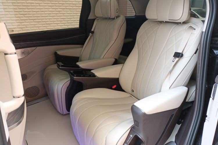 Used Denza D9 2024 DM-i 980 Four-Wheel Drive Prestige Model
