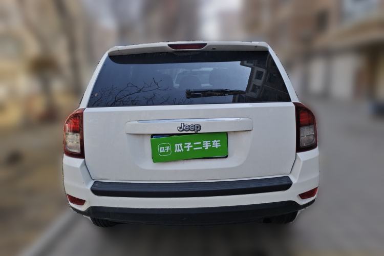 Used Jeep Compass 2014 2.4L four-wheel drive sport version Rear