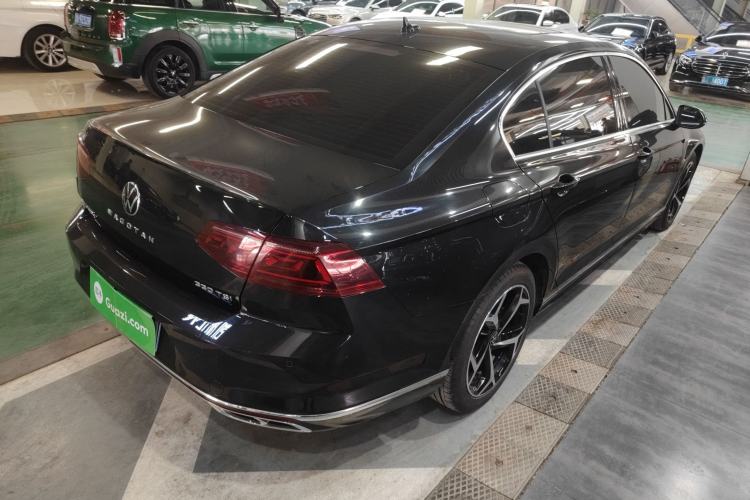 Used Volkswagen Magotan 2023 2 Million Units Limited Edition 330TSI DSG Leading Version