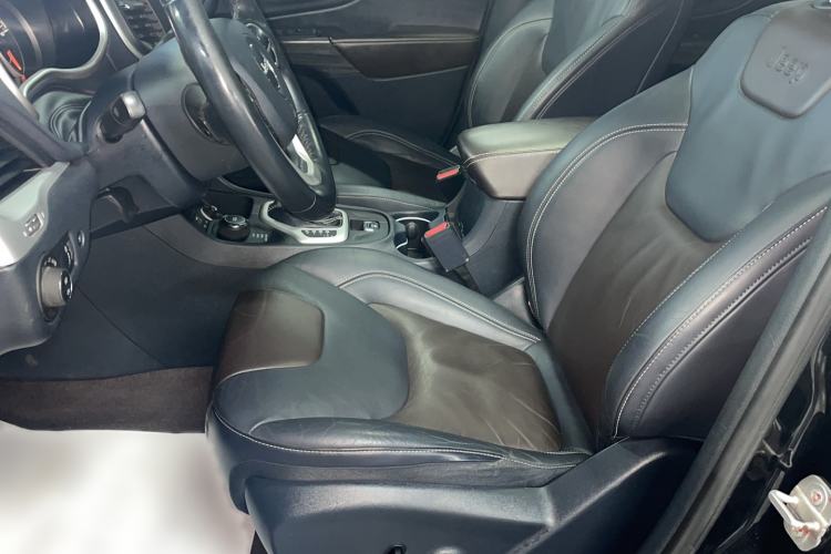 Used Jeep Cherokee 2016 2.4L Superior Edition Left Front Seat