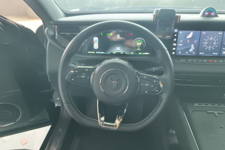 Used VOYAH FREE 2025 318 259 km All-Wheel-Drive Exploration Edition
