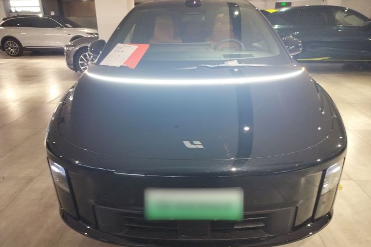 Used Li Auto i6 2025 Model Four-Wheel-Drive Standard Type
