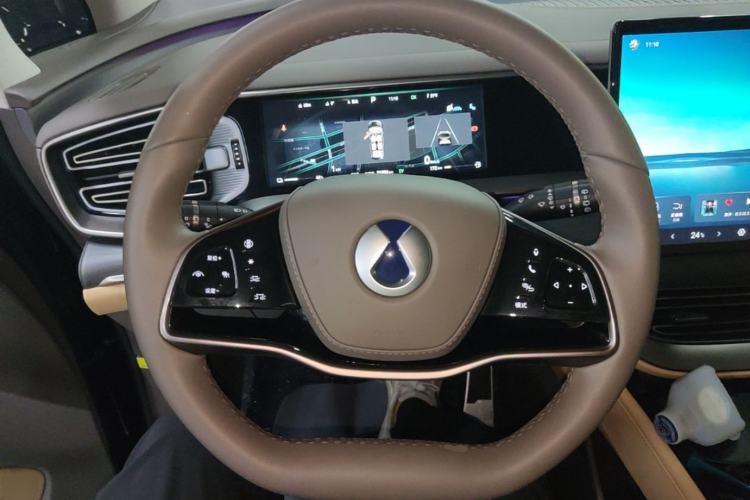 Used Denza D9 2022 DM-i 970 Four-Wheel Drive Flagship Model Steering Wheel