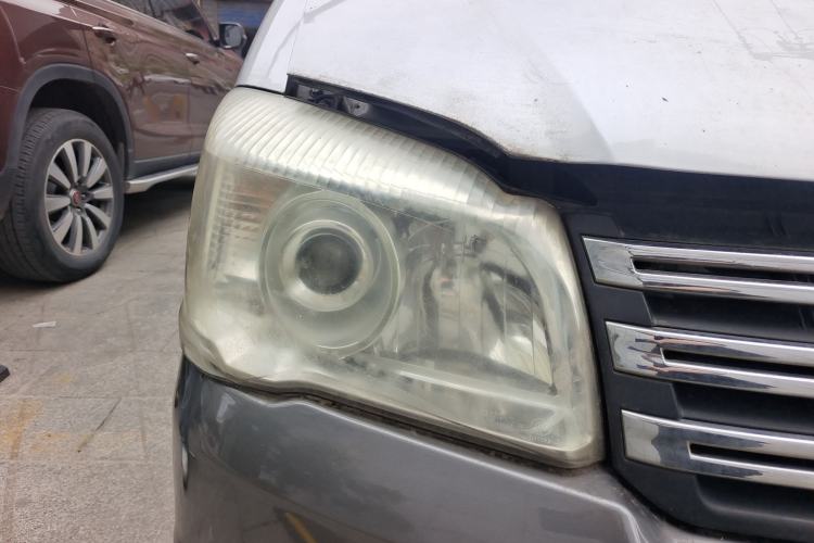 Used FORTHING Lingzhi 2014 M5 Q3 2.0L 7-seat Short-Wheelbase Luxury Model Right Front Headlight