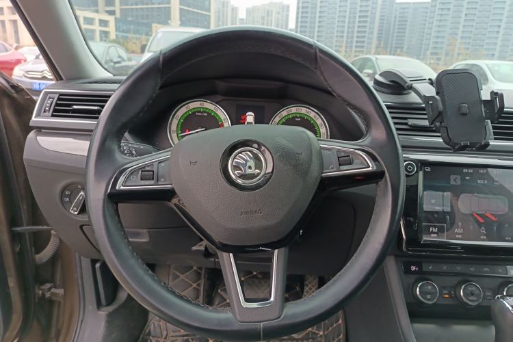 Used Skoda Superb 2018 TSI330 DSG Luxury Edition China V Standard Steering Wheel
