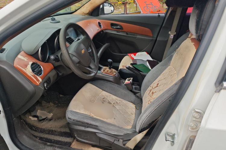 Used Chevrolet Cruze 2015 1.5L Classic SE MT Left Front Seat