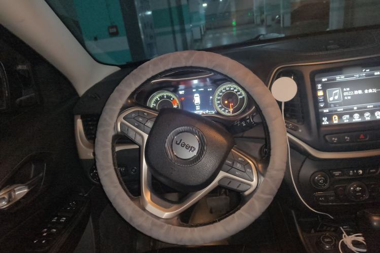 Used Jeep Cherokee 2016 2.4L Superior Edition
