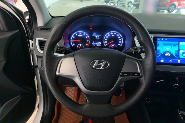 Used Hyundai Verna (new generation) 2016 1.4L Automatic Cool Edition GLS Steering Wheel