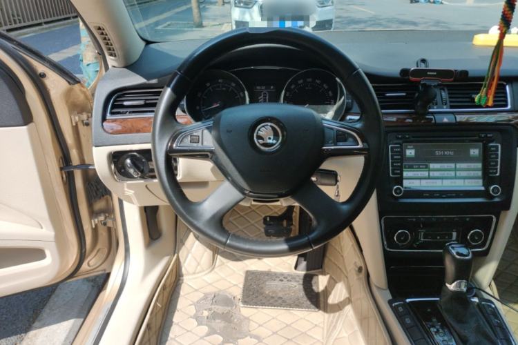 Used Skoda Superb 2013 1.8TSI Automatic Yashi Edition
