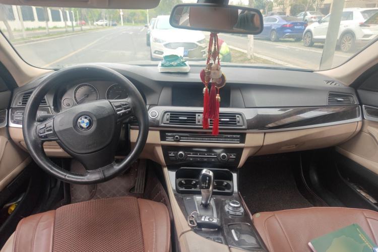 Used BMW 5 Series 2011 523Li Luxury Model Center Console