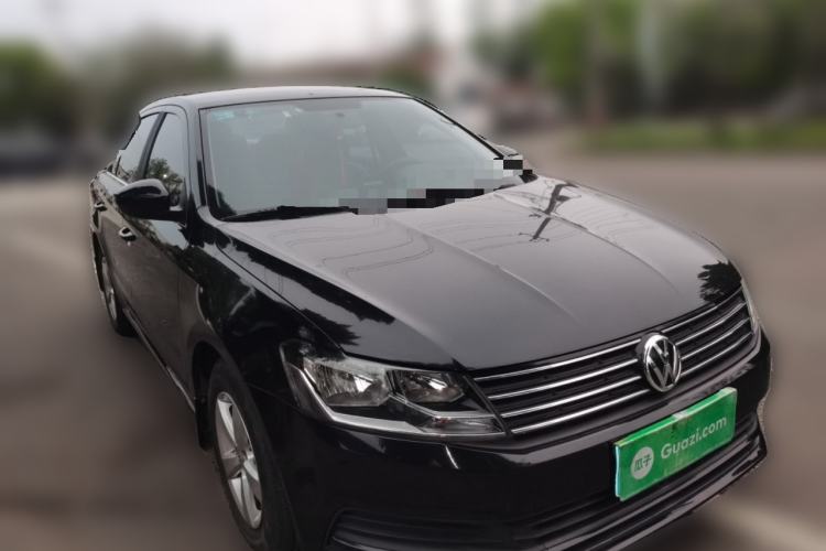 Used Volkswagen Lavida 2015 1.6L Manual Fashion Edition Front Right 45 Deg