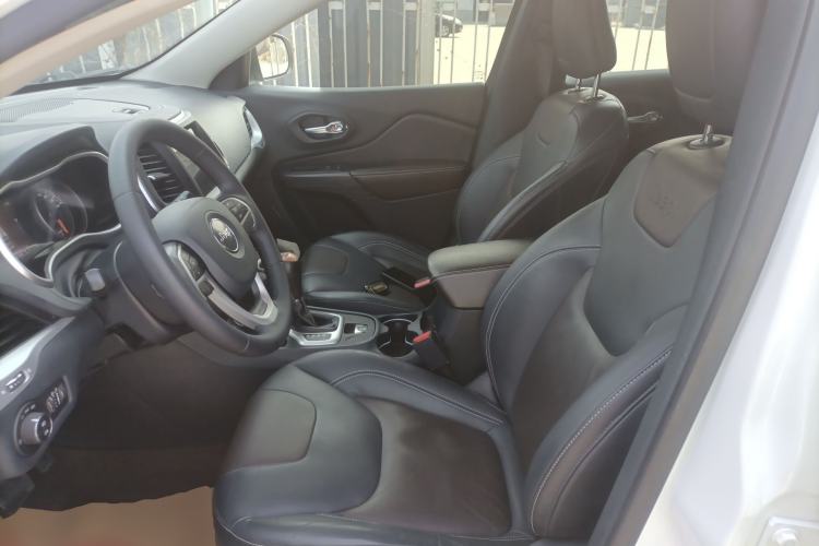 Used Jeep Cherokee 2016 2.4L Leading Smart Version Left Front Seat