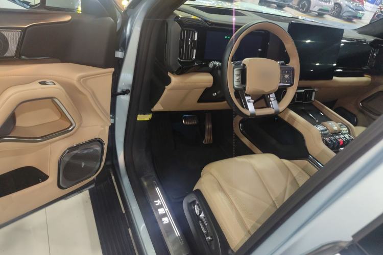 Used Formula Leopard Leopard 8 2025 Smart & Brave Flagship Edition 6 Seats