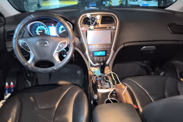 Used GAC Trumpchi GS5 2013 1.8T Automatic Two-Wheel Drive Elite Edition Center Console