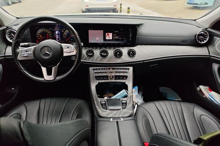 Used Mercedes-Benz CLS 2018 CLS 350 4MATIC Center Console