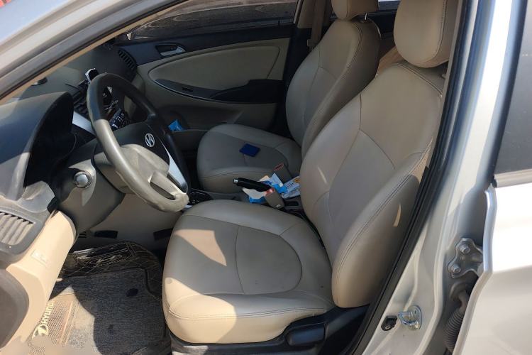 Used Hyundai Verna (older generation) 2014 1.4L Automatic Smart GLS Left Front Seat