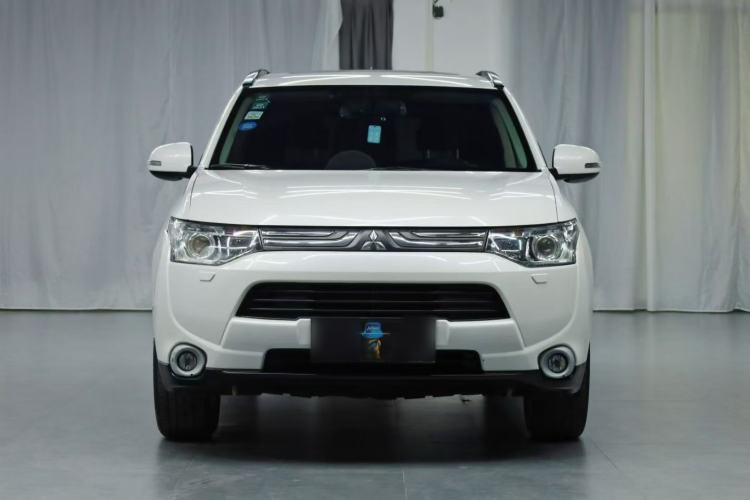 Used Mitsubishi Outlander 2013 2.4L 4x4 Luxury Navigation Edition 5 Seats