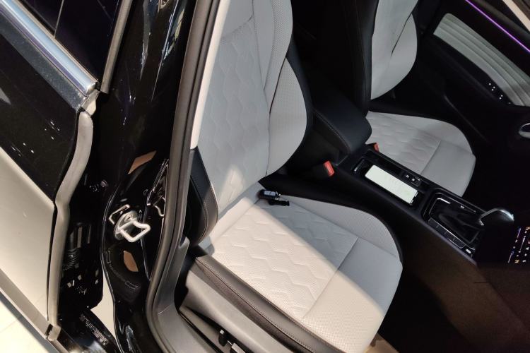 Used Volkswagen Magotan 2026 30 Million Vehicles Selected Model 380TSI DSG Luxury Edition Right Front Seat