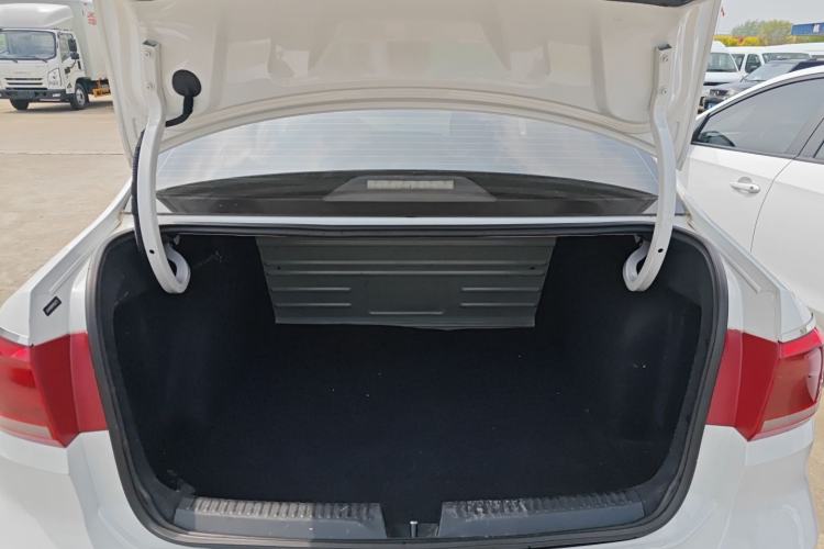 Used Volkswagen Santana 2015 1.6L Manual Fashion Edition Trunk