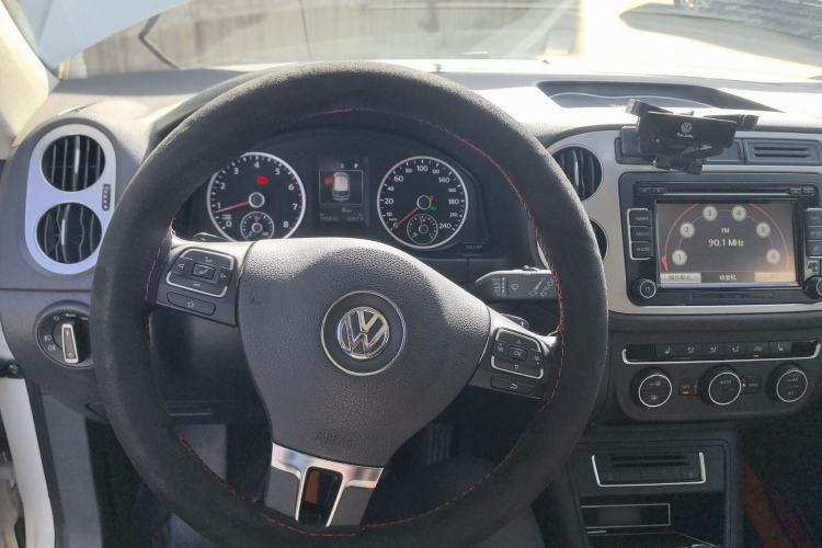 Used Volkswagen Tiguan 2015 1.8TSI Automatic Two-Wheel Drive Luxury Model Center Console