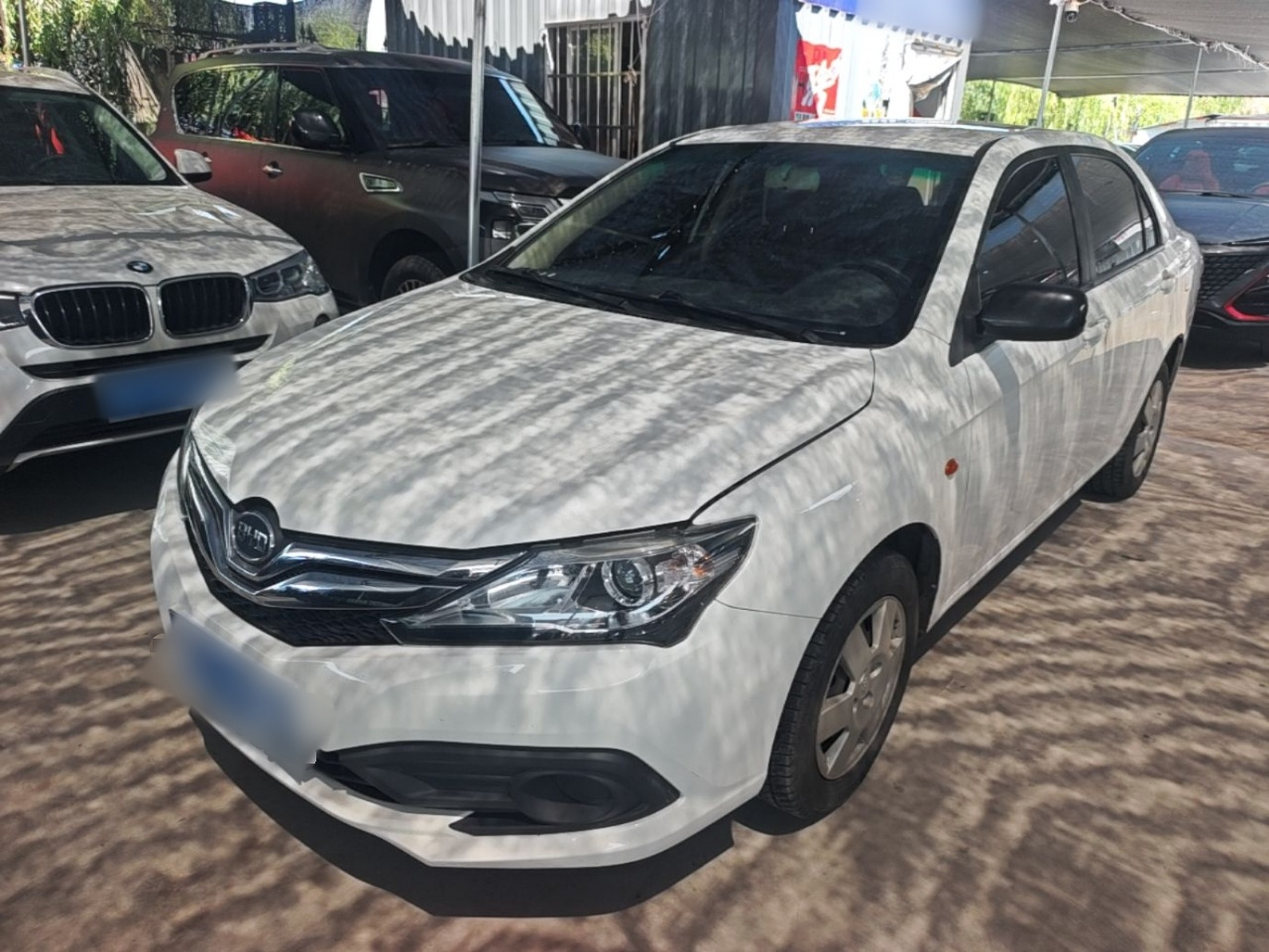 Под передней частью автомобиля
