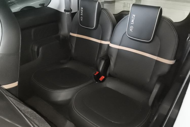 Used Baojun KiWi EV 2021 Artist Model Lithium Iron Phosphate
