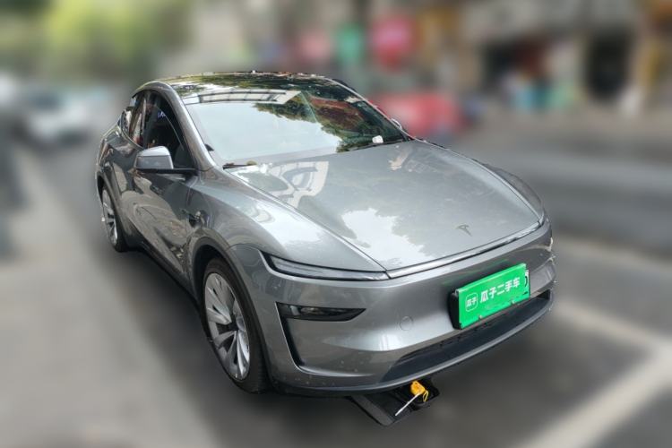 Used Tesla Model Y 2025 Long-Range All-Wheel-Drive Version