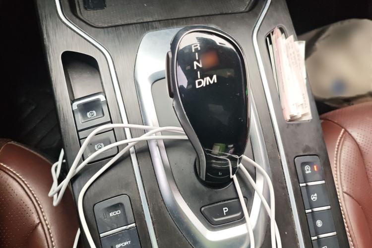 Used Wey VV6 2018 2.0T Two-Wheel-Drive Ultra-Luxury Version China V Standard Gear Lever