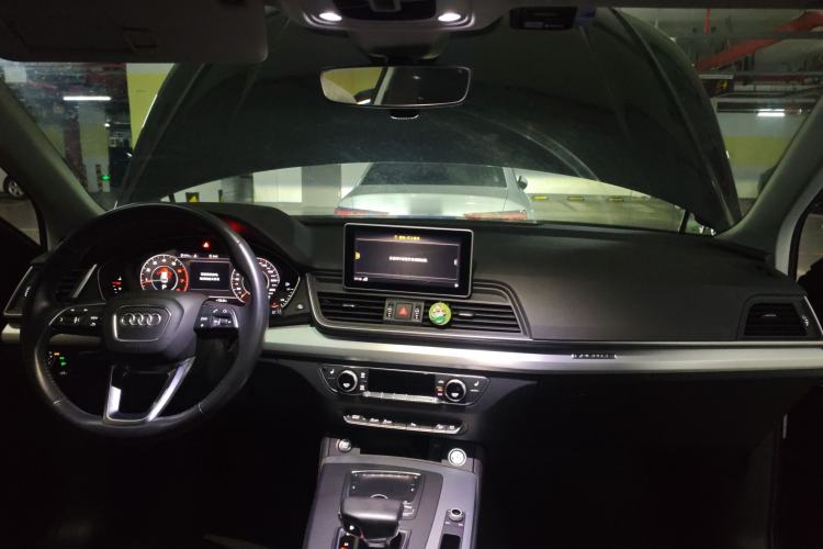 Used Audi Q5L 2018 40 TFSI Prestige Fashion Edition China VI Center Console